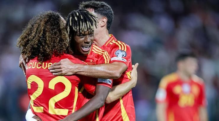 שחקני ספרד חוגגים עם קוקורייה (IMAGO) שחקני ספרד חוגגים עם קוקורייה