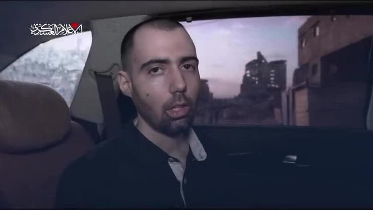 גיא בעיר עזה, מתוך הסרטון שפרסם חמאס (צילום:מתוך אינסטגרם, עמוד המאבק לשחרורו של גיא גלבוע דלאל) סרטון של החטוף גיא דלאל שפרסם ארגון הטרור חמאס ופורסם בעמוד האינסטגרם לשחרורו