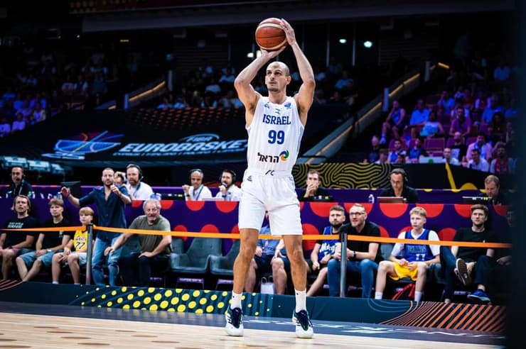 שחקן נבחרת ישראל גיא פלטין