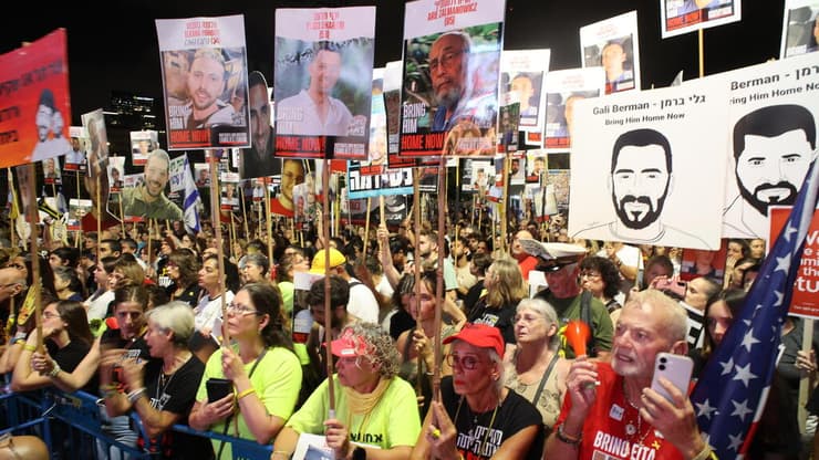 עצרת בכיכר החטופים, תל אביב