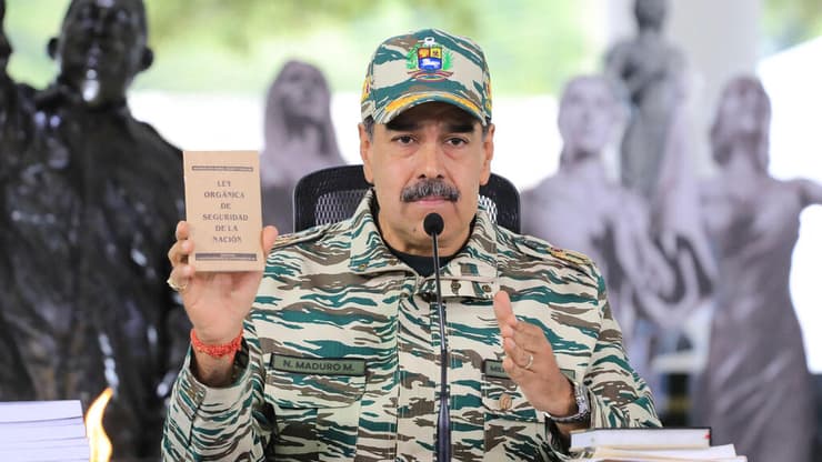 נשיא ונצואלה ניקולס מדורו. "ימיו ספורים" (צילום: ZURIMAR CAMPOS / VENEZUELAN PRESIDENCY / AFP) נשיא ונצואלה ניקולס מדורו נואם בפני קציני צבאו ב קראקס עם מדי צבא 5 בספטמבר