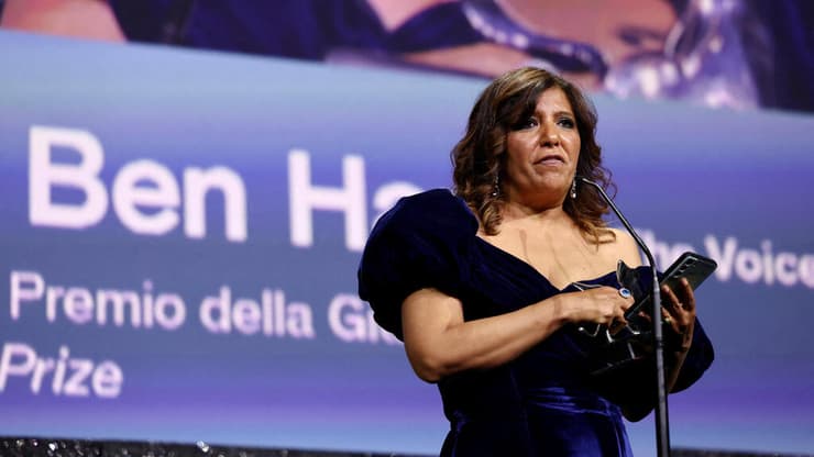 במאית "הקול של רינד רג'אב", כאותר בן הניה, בפסטיבל ונציה (צילום: Yara Nardi, רויטרס) כאותר בן הניה בפסטיבל ונציה