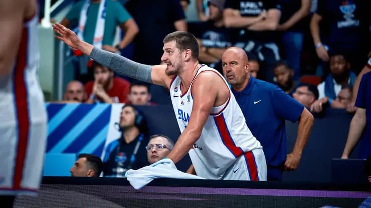 הולך הביתה כבר בשמינית הגמר, שוב. יוקיץ' (צילום: FIBA) יוקיץ'