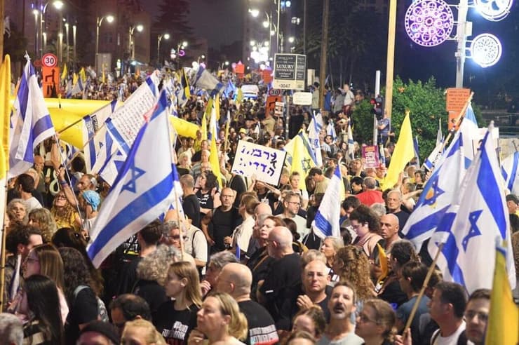 עצרת בכיכר פריז בירושלים (צילום: רפי קוץ) עצרת בכיכר פריז בירושלים