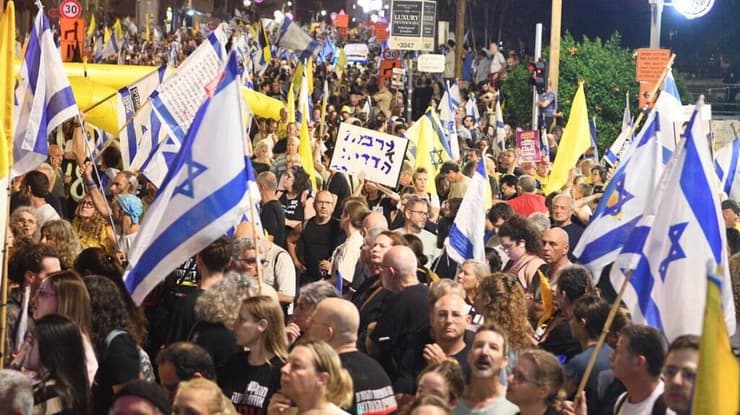 עצרת בכיכר פריז בירושלים