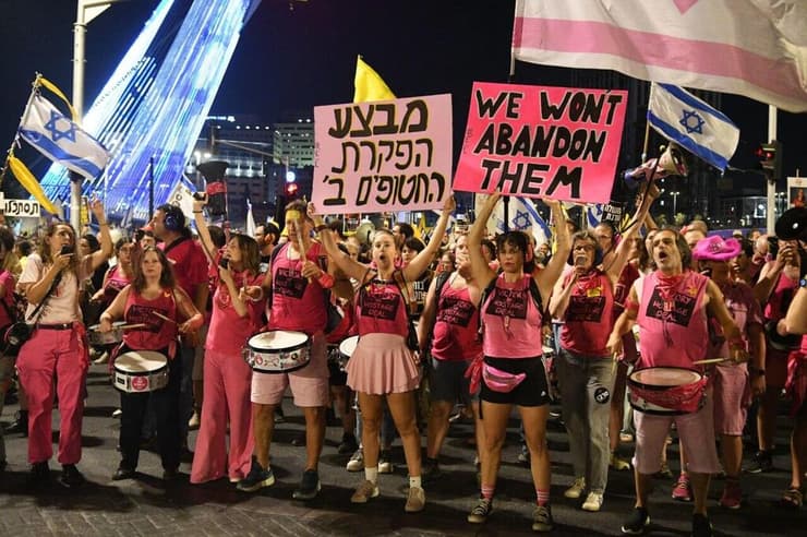 צעדה להחזרת החטופים יוצאת מגשר המיתרים