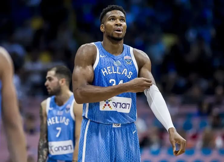 המשוכה המשמעותית. יאניס (צילום: FIBA) יאניס