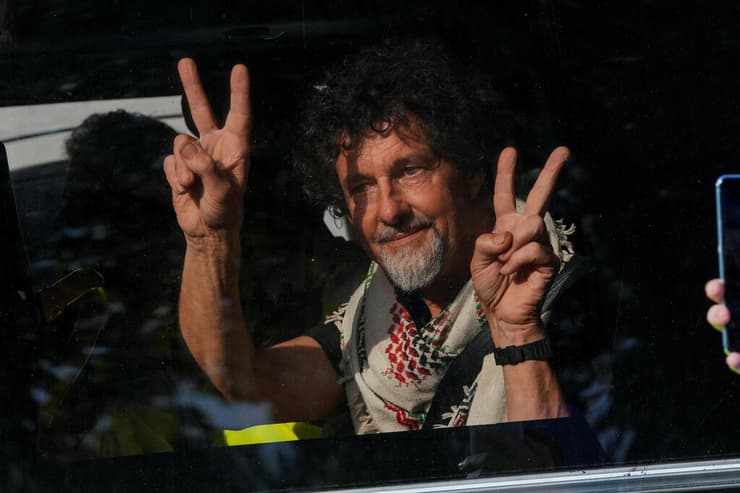 עימותים מעצרים ב לונדון בריטניה הפגנה למען ארגון הטרור המוכרז Palestine Action של מפגינים נגד ישראל אנטי-ישראלים פרו-פלסטינים פרו פלסטינים