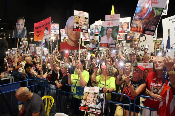 עצרת בכיכר החטופים, תל אביב