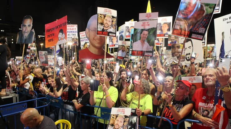 עצרת בכיכר החטופים, תל אביב