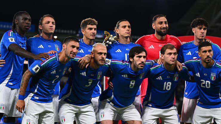 צעירה ומסקרנת. נבחרת איטליה לפני המשחק מול אסטוניה (צילום: Mattia Ozbot/Getty Images) נבחרת איטליה לפני המשחק מול אסטוניה