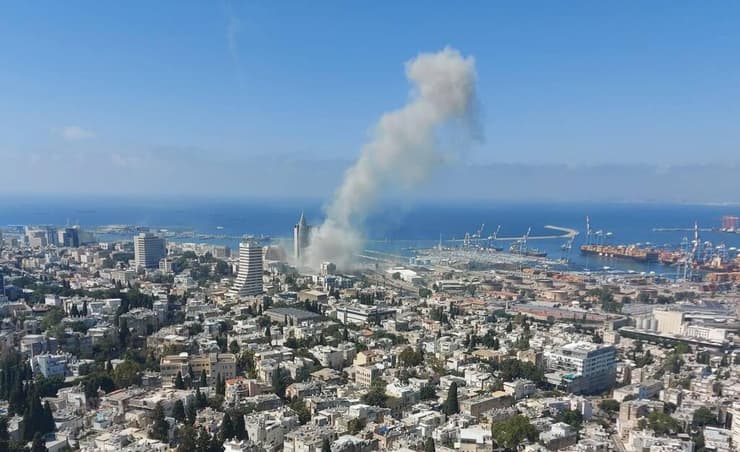 פגיעה ישירה סמוך למגדל המפרש, במהלך מבצע עם כלביא