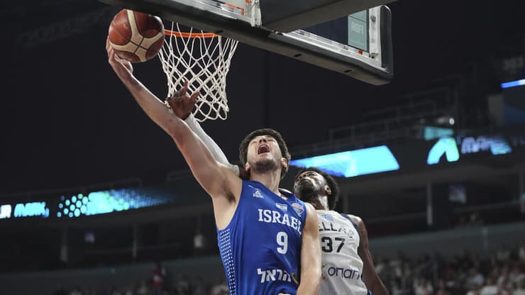 סורקין (צילום: AP Photo/Sergei Grits) סורקין