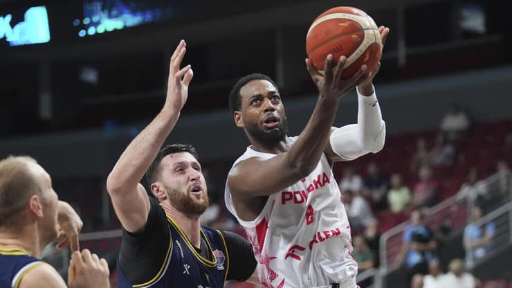 מעל כולם. לויד (צילום: AP Photo/Sergei Grits) ג'ורדן לויד נבחרת פולין