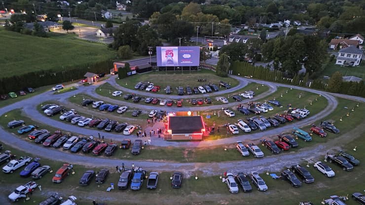 מתחם הדרייב-אין (צילום: AP Photo/Gene J. Puskar) מתחם הדרייב אין
