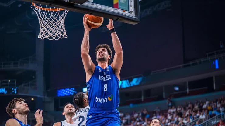 ישראל לא הצליחה לחולל הפתעה. אבדיה (צילום: אתר פיב"א) שחקן נבחרת ישראל דני אבדיה