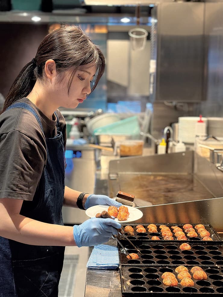 Koala Shokudo. גרסה עכשווית לאוכל רחוב יפני (צילום: אסי חיים) טאקויאקי. Koala Shokudo