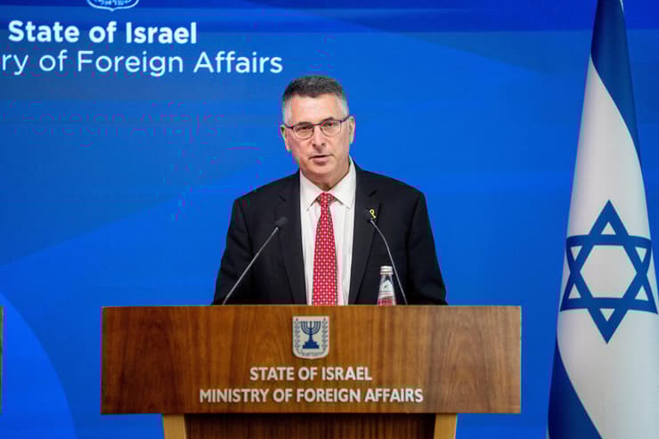 משוחח עם מנהיגי אופוזיציה במדינות שהכירו. שר החוץ סער (צילום: Ritzau Scanpix/Ida Marie Odgaard/via REUTERS ) שר החוץ גדעון סער פגישה עם שר החוץ של דנמרק ב ירושלים