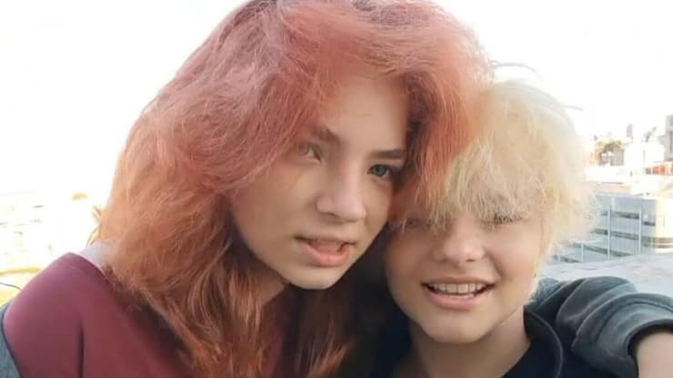 קמילה שוקימנה וחברתה מילנה