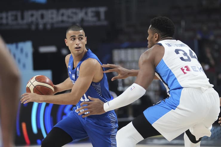 נתן הכל, אבל הפציעה הגבילה אותו. מדר (צילום: AP Photo/Sergei Grits) מדר