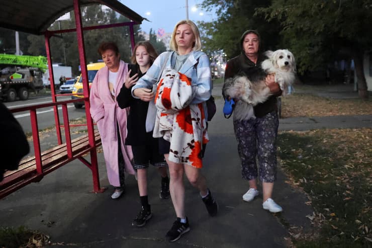 אוקראינה קייב ב מתקפה של רוסיה הולכים ל מקלט