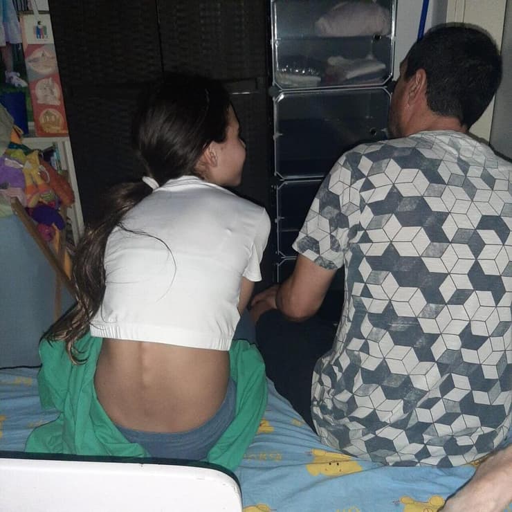 תמונה משותפת אחרונה של תום גודו ז"ל ובתו רומי מהממ"ד ביום ה7 באוקטובר 