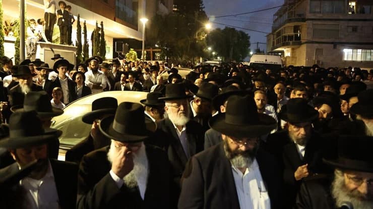 הלווייתו של  רבי אלטר ישראל הכהן מצנר בבני ברק