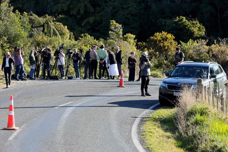 הכביש שבו התנהל קרב היריות עם האב הנמלט (צילום: DJ MILLS / AFP) ניו זילנד הכביש שבו התנהל קרב היריות עם האב הנמלט טום פיליפס