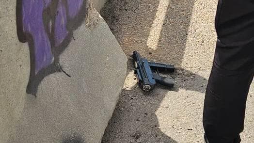 רובה מסוג קרלו ששימש את אחד המחבלים (צילום: שימוש לפי סעיף 27א בחוק זכויות יוצרים) הזירה בצומת רמות