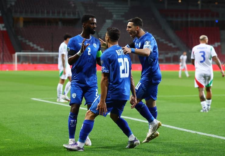 אוסקר גלוך, דן ביטון ואלי דסה חוגגים