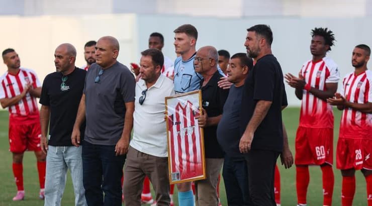 עומר בירן מקבל כבוד