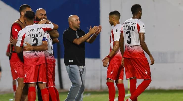 שחקני מ.ס כפר קאסם חוגגים