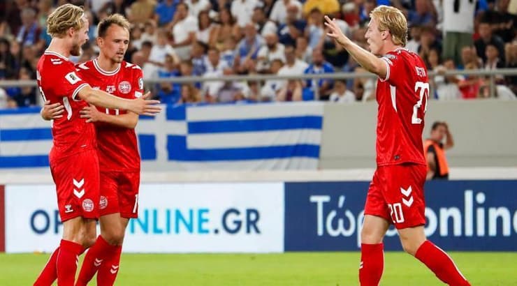 שחקני דנמרק חוגגים