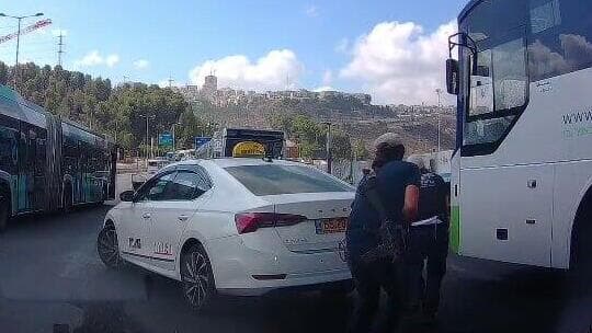 תיעוד רגעי הפיגוע ממצלמת רכב