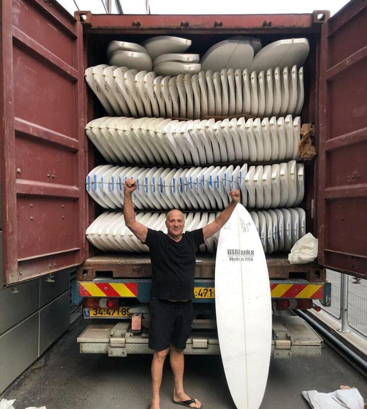 עם משלוח קצפי גלשנים (צילום: אלבום משפחתי) משה (מוסה) ירום עם משלוח קצפי גלשנים