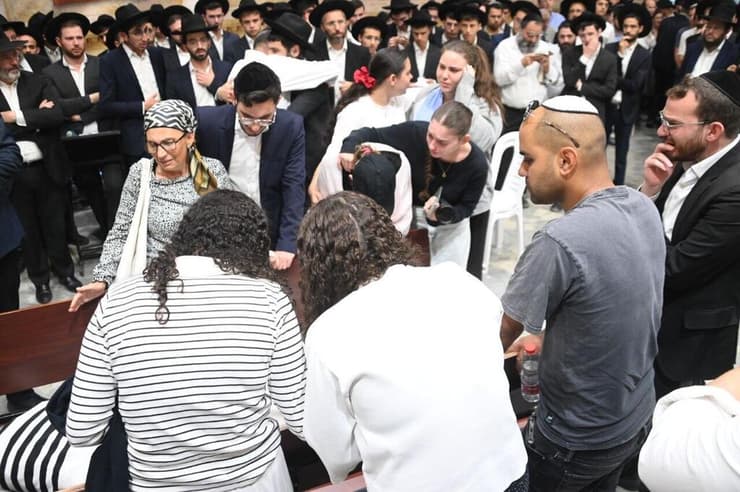 "יעקב, היית מעמודי הישיבה" (צילום: יאיר שגיא) מסע ההלוויה של יעקב פינטו ז"ל בלוד