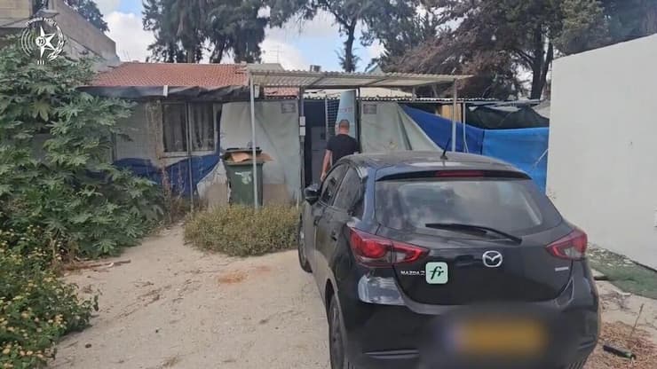 גן הילדים הנטוש בבאר יעקב (צילום: דוברות המשטרה ) מעבדת סמים נחשפה בגן ילדים נטוש בבאר יעקב