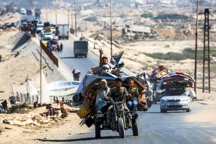 עזה פלסטינים פליטים עוזבים מצפון הרצועה דרומה