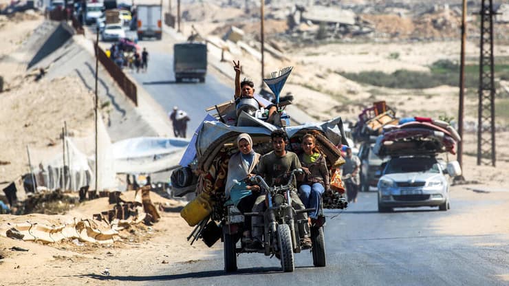 עזה פלסטינים פליטים עוזבים מצפון הרצועה דרומה