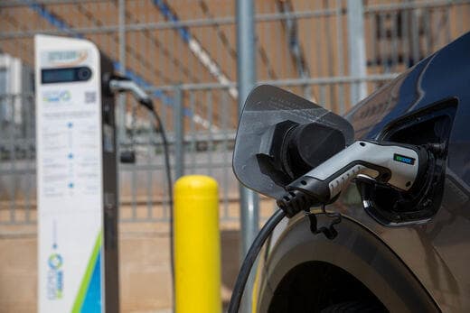 "ממשיכים לשמור על רכבים חשמליים לעשירים בלבד, פוגעים בהכנסות המדינה, וגם לא מקדמים את החדירה שלהם לשוק" "ממשיכים לשמור על רכבים חשמליים לעשירים בלבד, פוגעים בהכנסות המדינה, וגם לא מקדמים את החדירה שלהם לשוק"