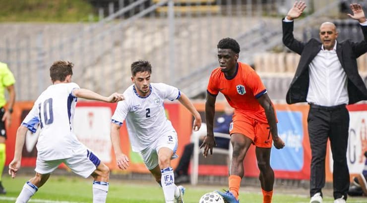 ארנסט פוקו מול נועם בן הרוש ועדי יונה