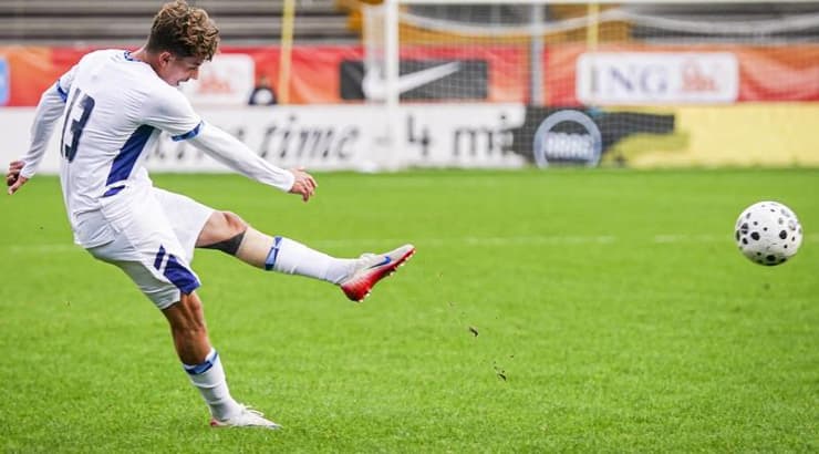 בר לין כובש