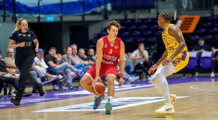 בן אלטושלר מול אקסבייר מנפורד