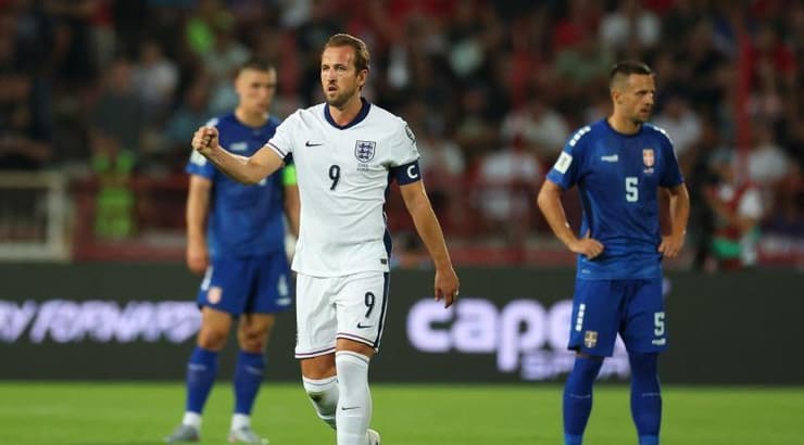 הארי קיין חוגג את השער הראשון