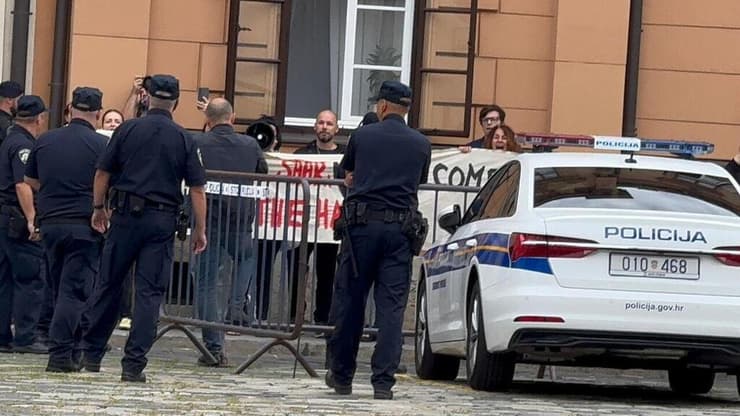 הפגנה פרו פלסטינית מקבלת את פניו של גדעון סער בקרואטיה