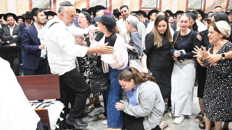 ״בלתי ניתן לנחמה״. נפרדים מיעקב (צילום: יאיר שגיא) מסע ההלוויה של יעקב פינטו ז"ל בלוד