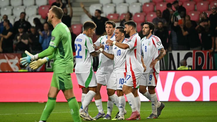 שחקני איטליה חוגגים, פרץ מתוסכל