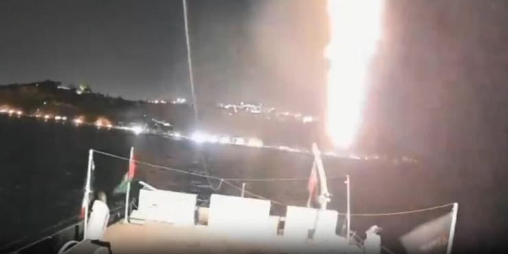 רגעי הפגיעה והשריפה על סירת המשט לעזה שעגנה בתוניסיה