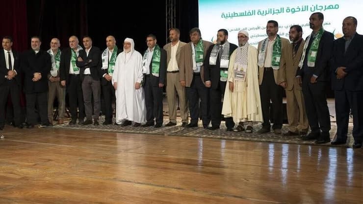 יחיא סרי לצד בכירי חמאס