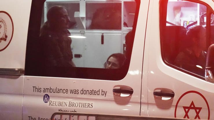 אליזבת צורקוב ששוחרה מהשבי בעיראק מגיעה לבית החולים שיבא